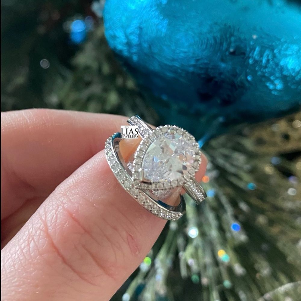 New 18k white gold wedding ring set